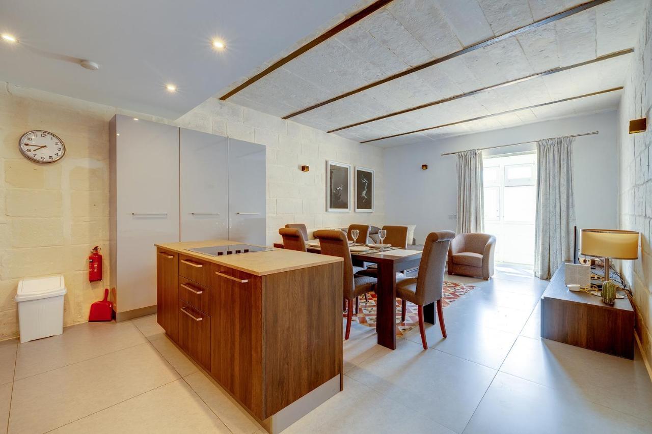 Luxurious 2Br Apartment In Валета Екстериор снимка